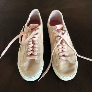 Light Pink NIKE Shoes